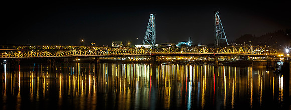Hawthorne Bridge at night